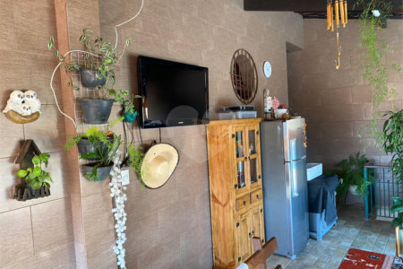 Casa à venda com 3 quartos, sendo 1 suíte, no Centro, Bom Jesus dos Perdões, SP