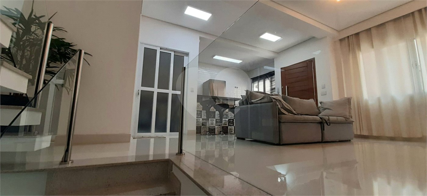 Casa à venda com 3 quartos, sendo 1 suíte, no condomínio Residencial Gran Veiga, São Paulo - SP