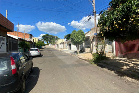 Terreno plano, no bairro Parque Sisi, com 125,00 m² de área.