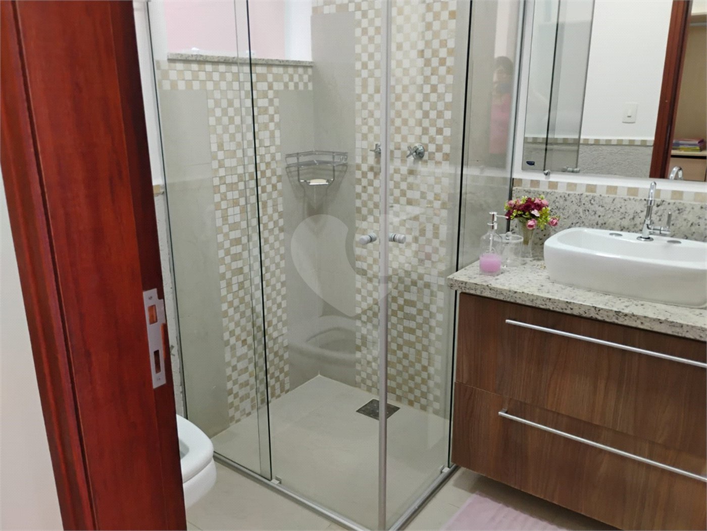 Sobrado à venda com 4 quartos, sendo 3 suítes,  em Jardim Marabá, Itapetininga, SP