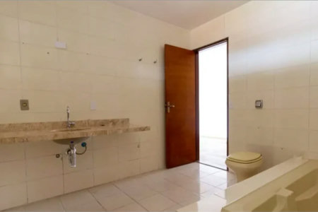 Casa à venda com 4 quartos, sendo 1 suíte,  em Vila Tiradentes, São Paulo, SP