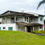 Casa à venda com 4 quartos, sendo 3 suítes, no condomínio Village da Serra, Araçoiaba da Serra - SP