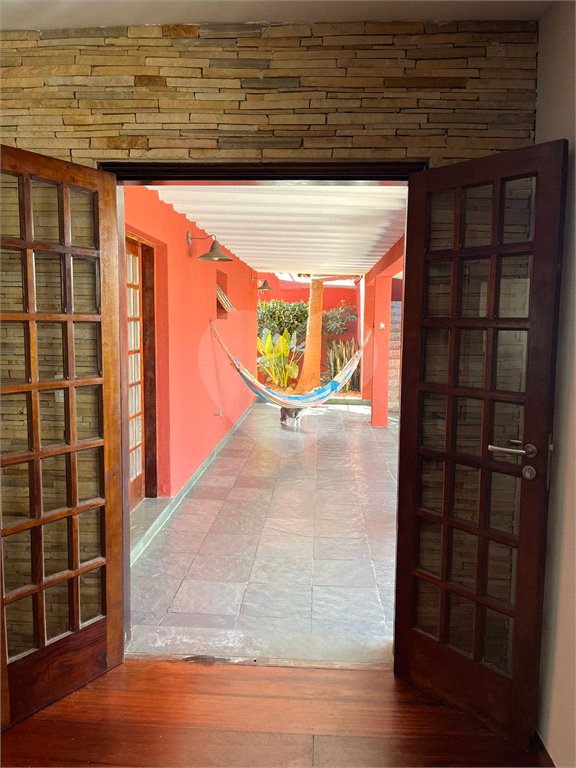 Casa Térrea à venda com 5 quartos, sendo 3 suítes,  em Vila Oliveira, Mogi das Cruzes, SP