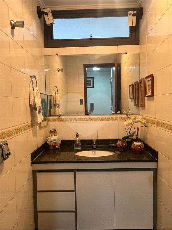 Casa à venda com 4 quartos, sendo 3 suítes, no condomínio Vitoria Regia, São Paulo - SP
