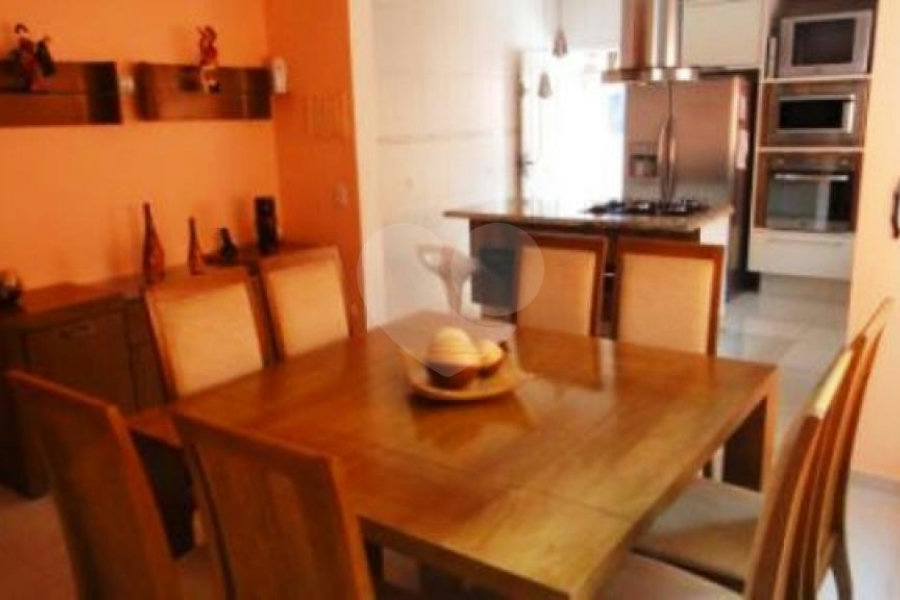Sobrado à venda com 3 quartos, sendo 1 suíte, em Vila das Palmeiras, Guarulhos, SP