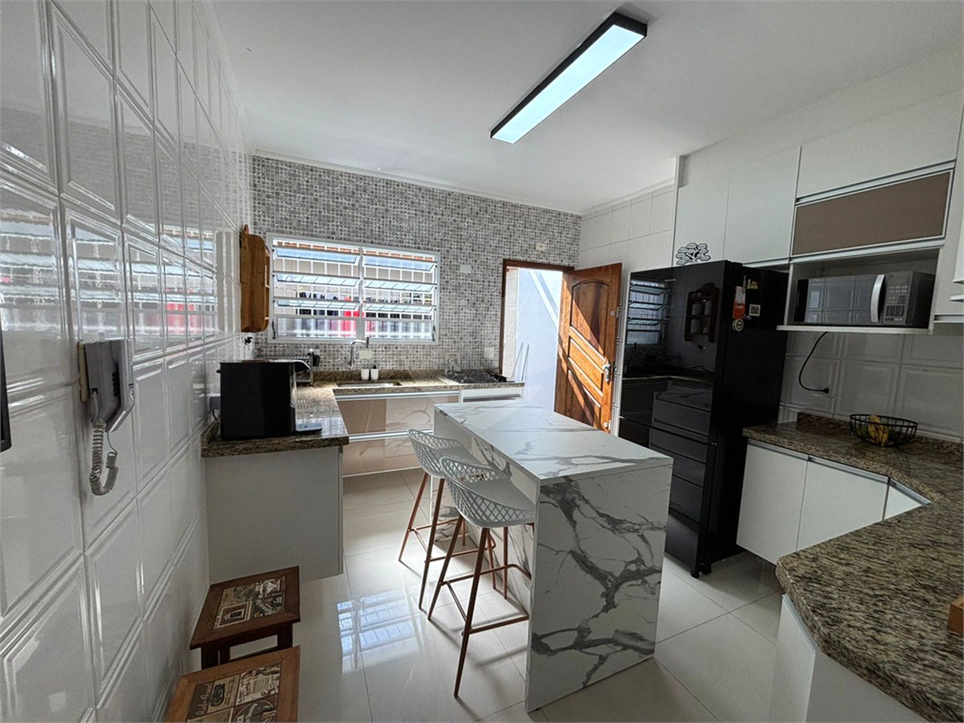 Casa à venda com 3 quartos, sendo 1 suíte, no condomínio Mira Estrela, São Paulo - SP
