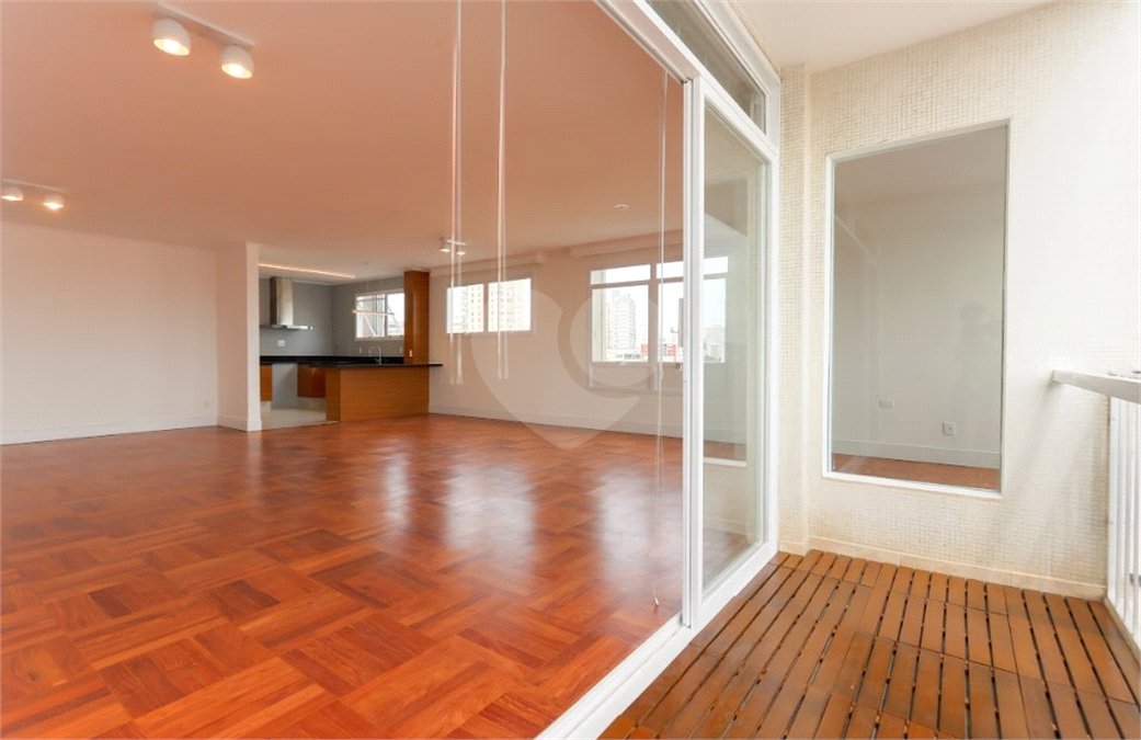 Apartamento à venda com 3 quartos, sendo 1 suíte,  em Santa Cecília, São Paulo, SP