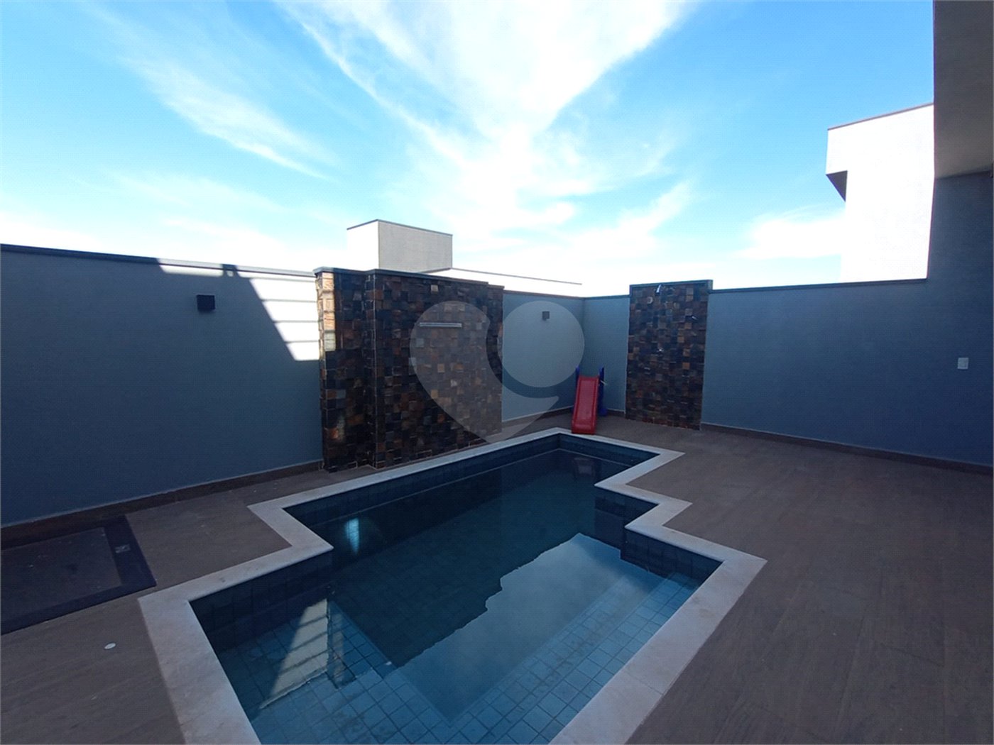 Casa à venda com 3 quartos, sendo 1 suíte, no condomínio Lago dos Ipês, Itapetininga - SP
