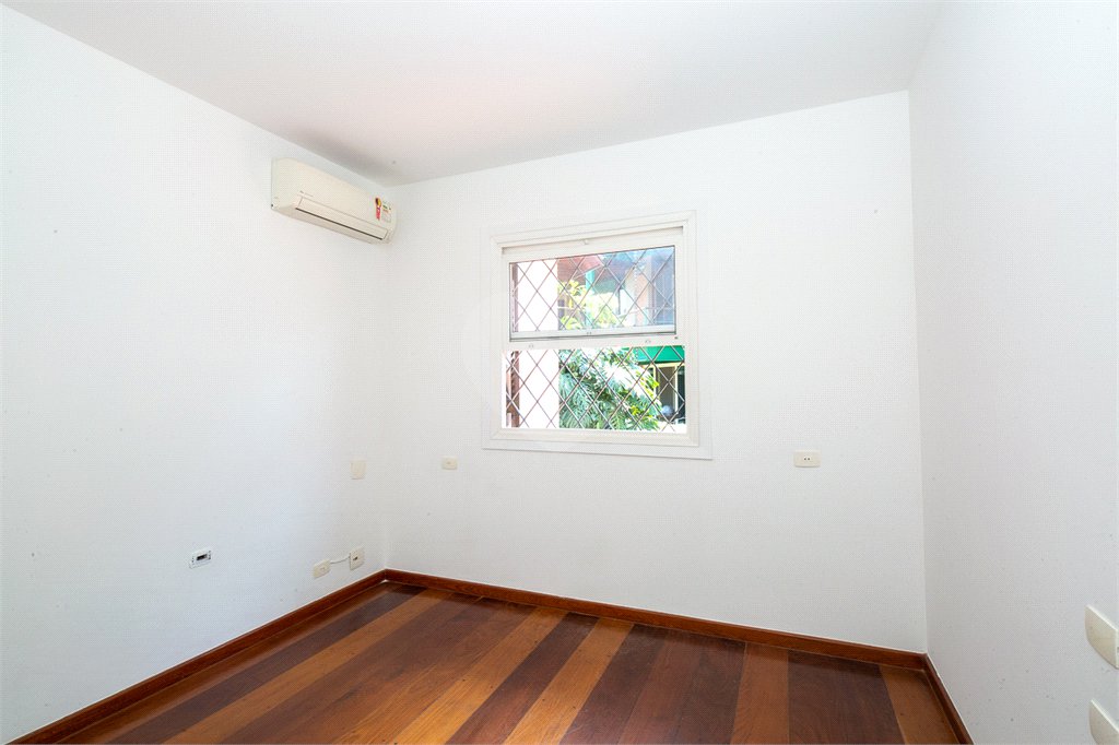 Sobrado à venda com 5 quartos, sendo 3 suítes, em Alto da Boa Vista, São Paulo, SP