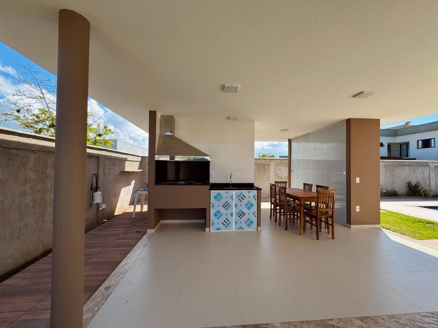 Casa para alugar com 3 suítes, no condomínio Outeiro São Francisco, Porto Seguro - BA