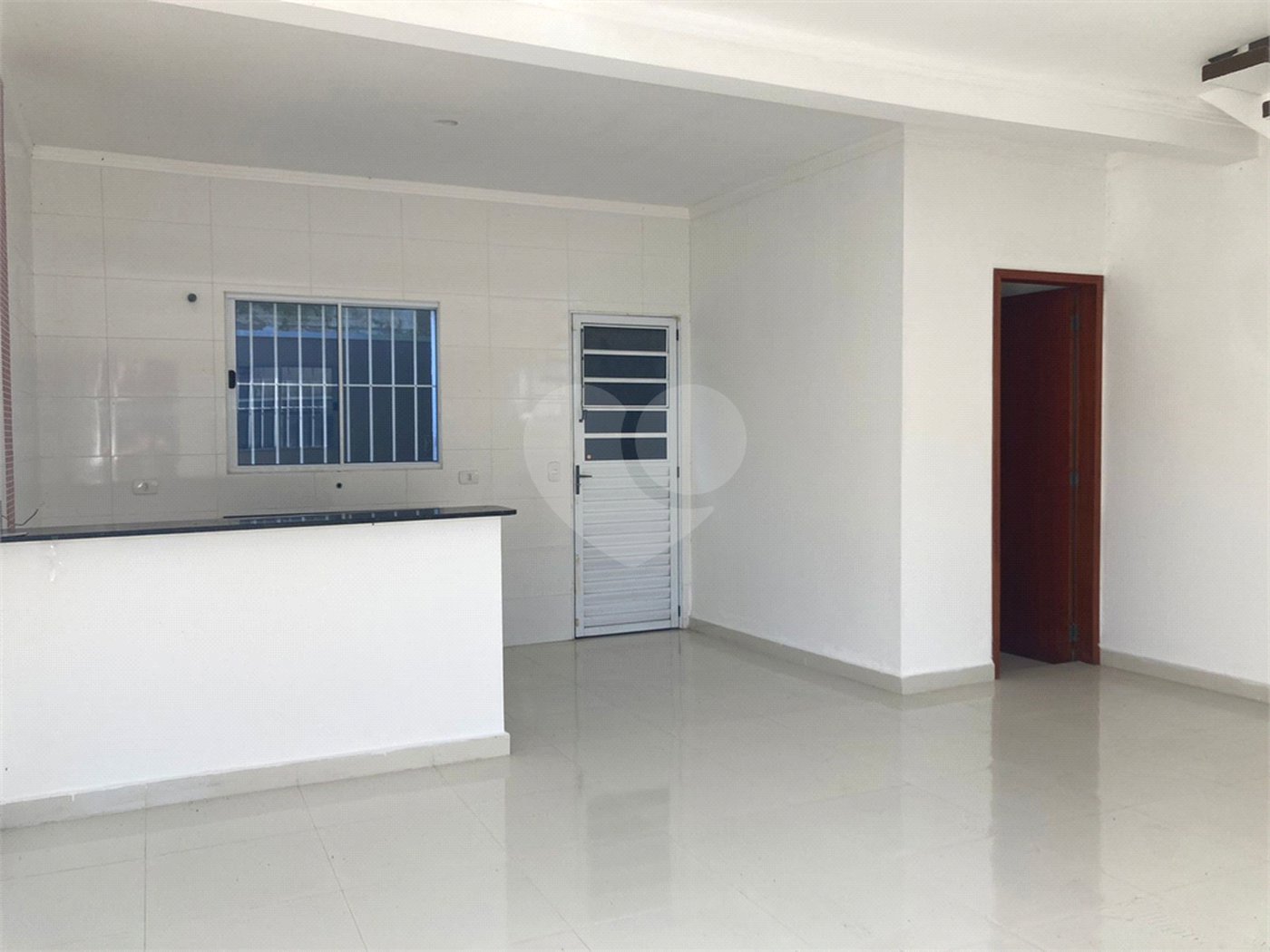 Casa à venda com 2 suítes no condomínio Villagio, Mogi das Cruzes - SP