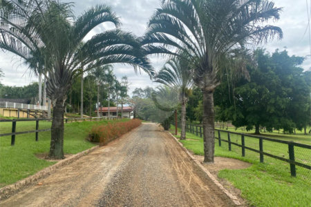 Casa à venda com 8 quartos, sendo 4 suítes, no condomínio Santa Filomena, Salto - SP