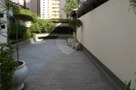Apartamento à venda com 3 quartos, sendo 1 suíte, em Indianópolis, São Paulo, SP