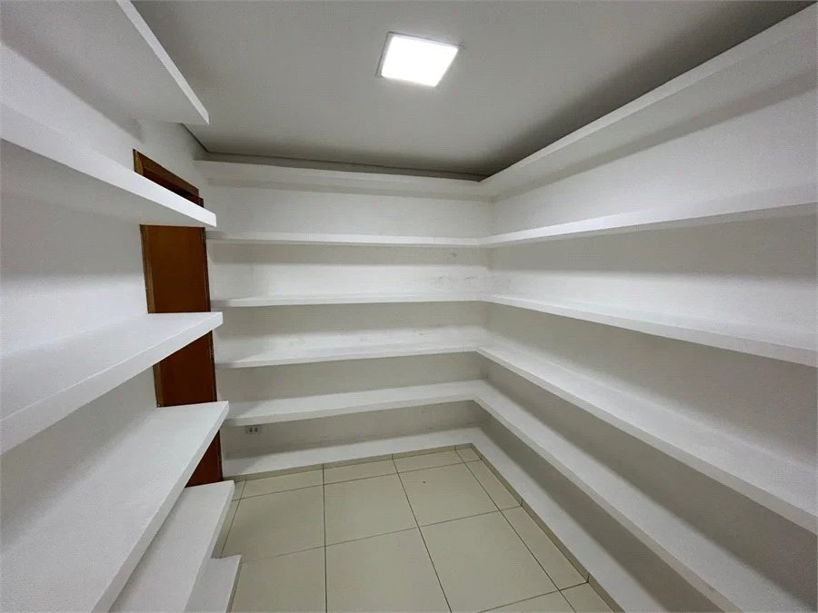 Casa de Vila para alugar com 4 suítes em Vila Romana, São Paulo, SP