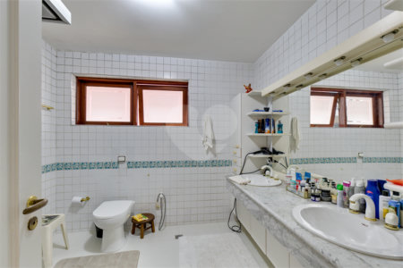 Sobrado à venda com 3 quartos, sendo 2 suítes,  em Alto da Boa Vista, São Paulo, SP