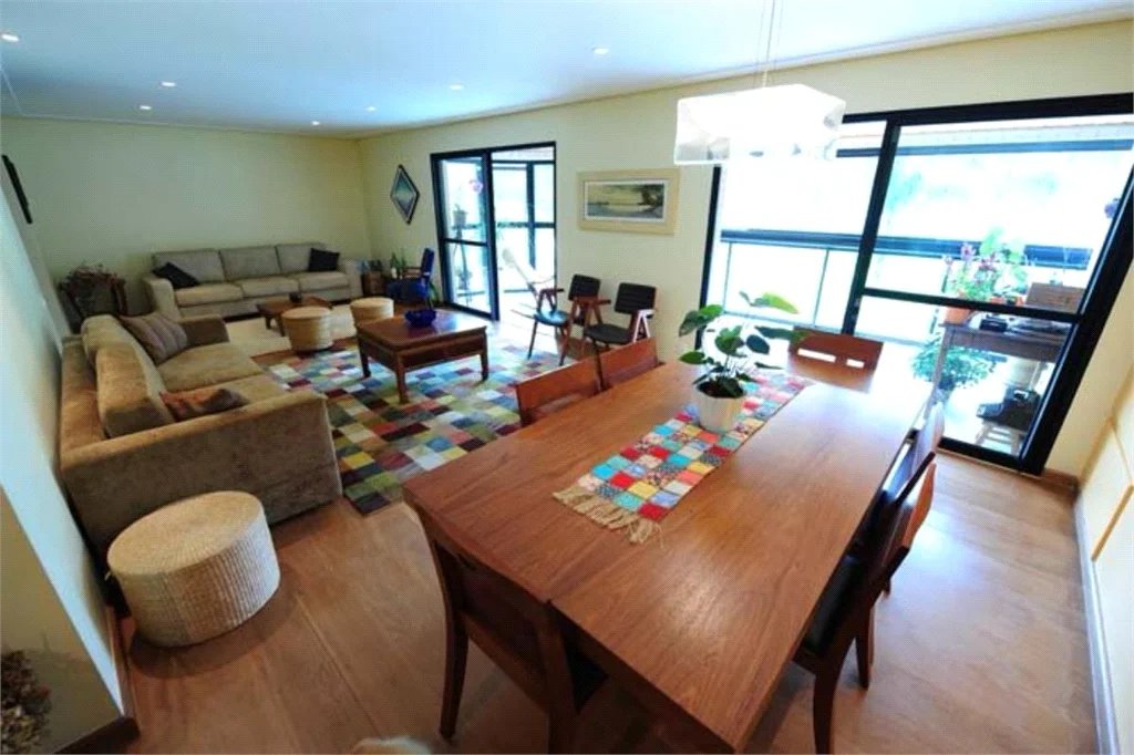 Apartamento à venda ou para alugar com 3 quartos, sendo 2 suítes, em Jardim Morumbi, São Paulo, SP