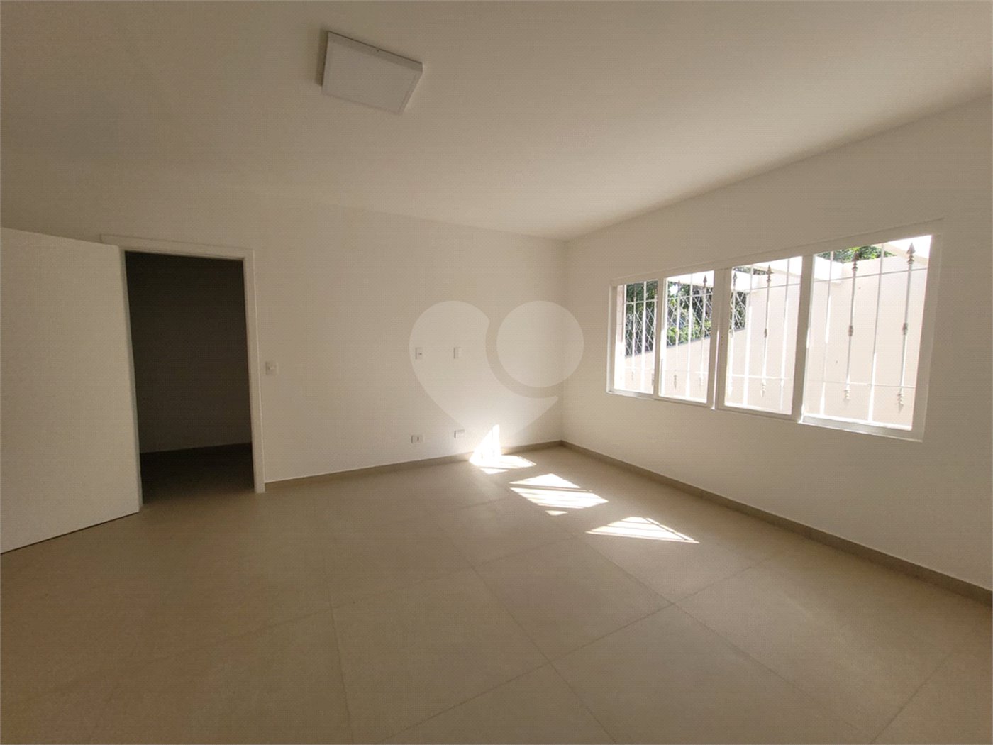 Casa Térrea à venda ou para alugar com 4 quartos, sendo 3 suítes,  em Horto Florestal, São Paulo, SP