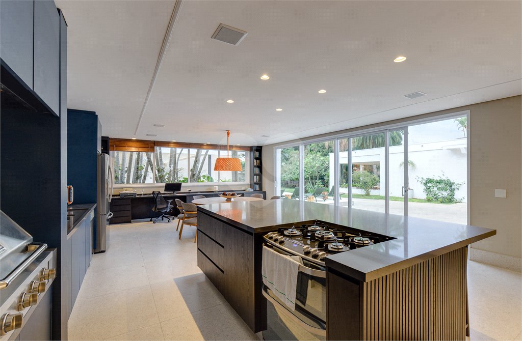 Casa Térrea à venda ou para alugar com 4 suítes em Alto da Boa Vista, São Paulo, SP