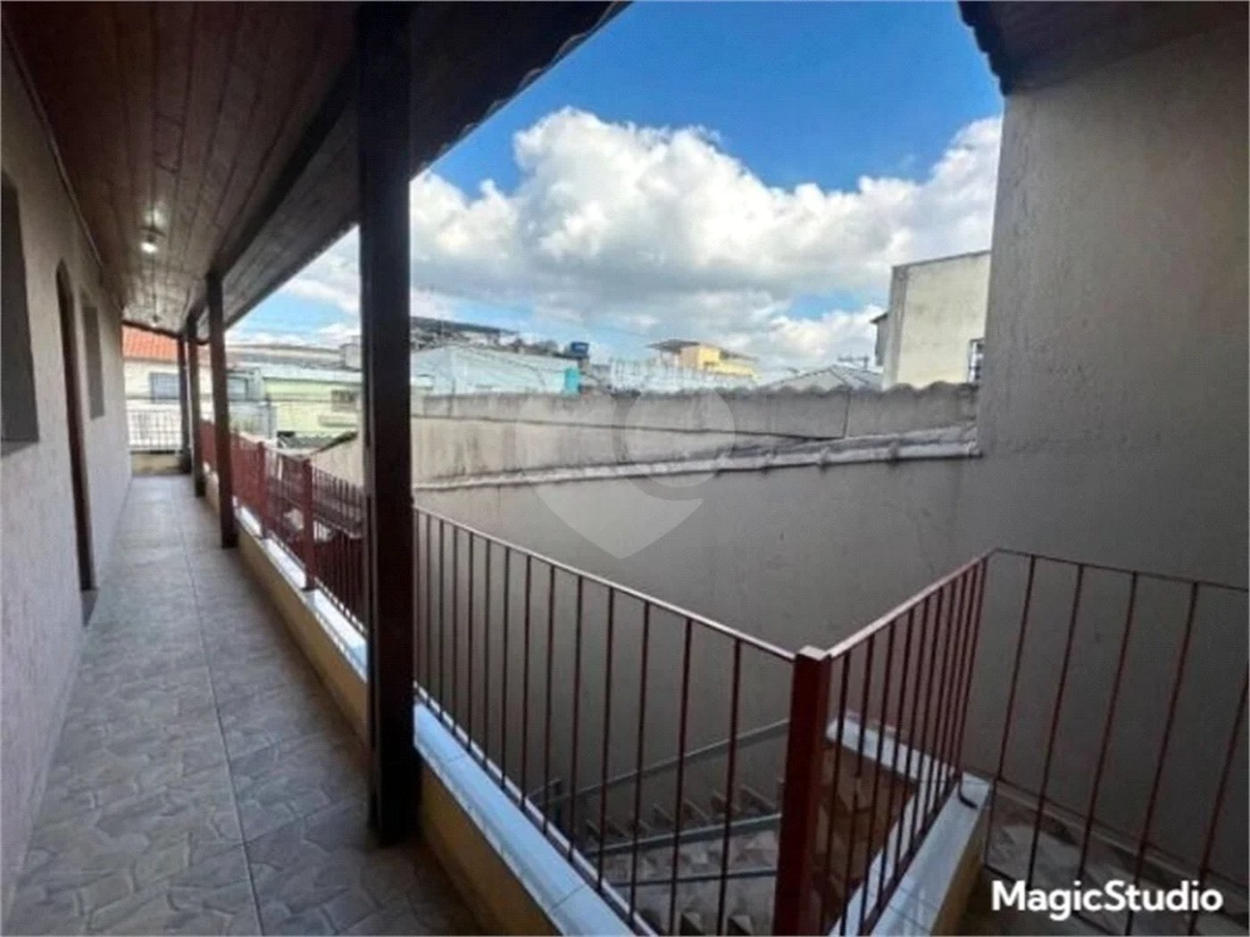 Casa com 200m² , 5 dormitórios , sendo 1 suíte , 3 vagas de garagem , à venda em Guarulhos.