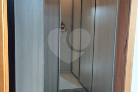 Sobrado à venda com 3 quartos, sendo 1 suíte, em Bosque dos Eucaliptos, São José dos Campos, SP