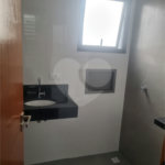 Sobrado à venda com 3 quartos, sendo 1 suíte, em Vila São Paulo, São Paulo, SP