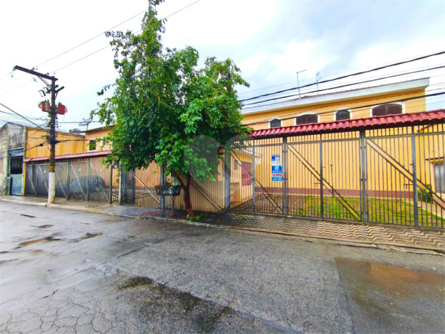 Casa à venda com 3 quartos, sendo 1 suíte,  no condomínio Res Crisciúma, São Paulo - SP