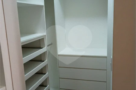 Casa à venda ou para alugar com 3 suítes no condomínio Quinta das Oliveiras, Valinhos - SP