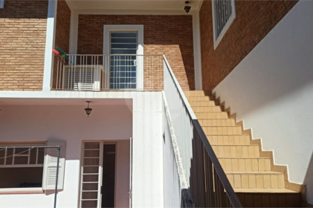 Casa à venda com 4 quartos, sendo 1 suíte, em Vila Santista, Atibaia, SP