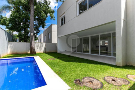 Casa à venda com 4 suítes no condomínio Hípica Garden, São Paulo - SP