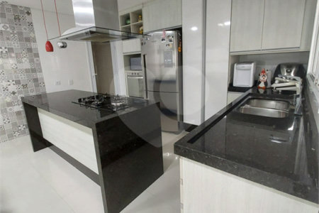 Sobrado à venda com 3 quartos, sendo 1 suíte, em Vila Nova Socorro, Mogi das Cruzes, SP