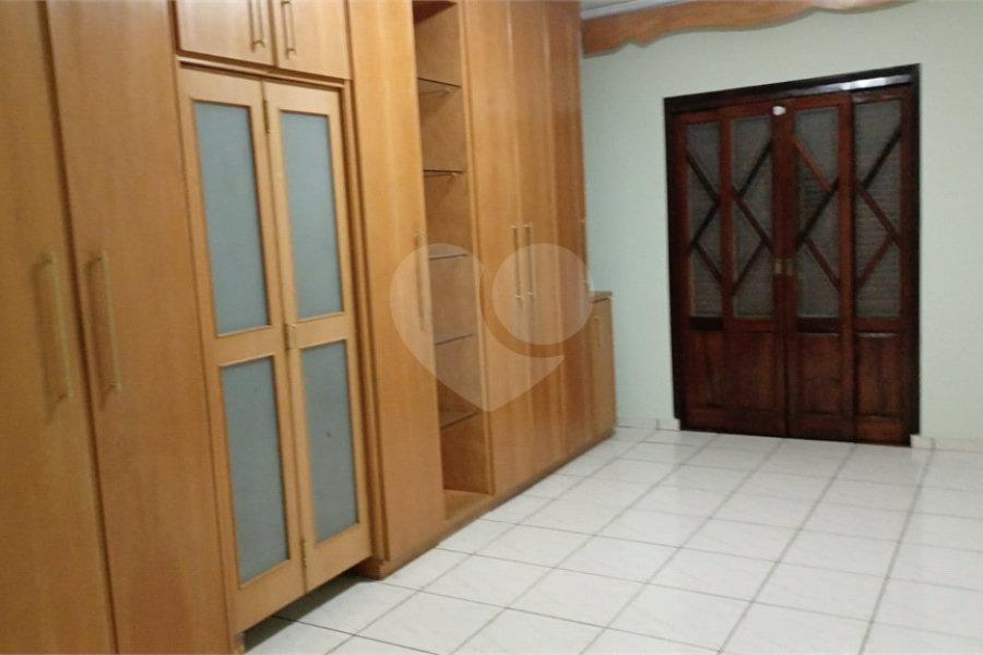 Sobrado à venda com 3 quartos, sendo 1 suíte, em Parque Renato Maia, Guarulhos, SP