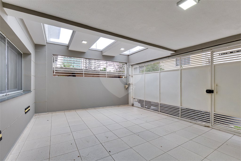 Sobrado à venda com 4 quartos, sendo 3 suítes, em Campo Belo, São Paulo, SP