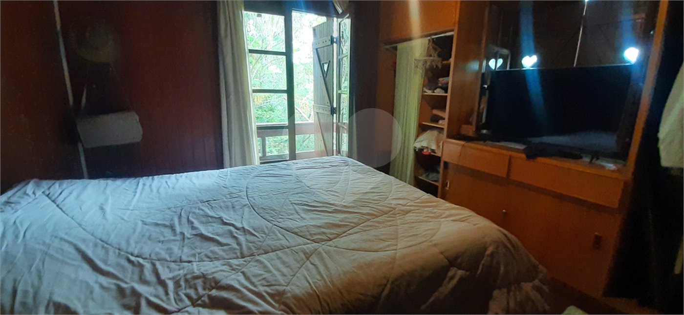 Casa à venda com 4 quartos, sendo 2 suítes, no condomínio Associação Reserva das Hortênsias, Mairiporã - SP