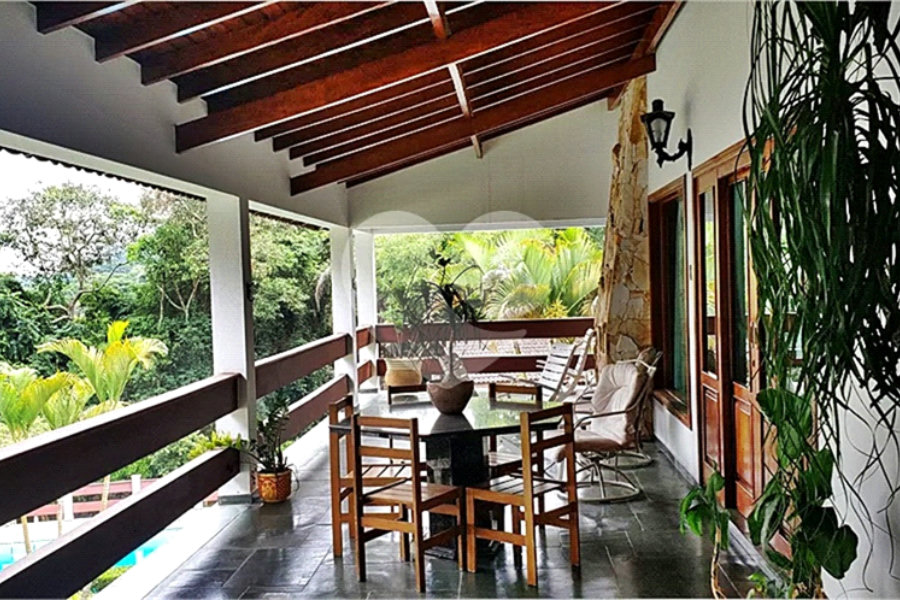 Casa à venda com 4 suítes no condomínio Alpes da Cantareira, Mairiporã - SP
