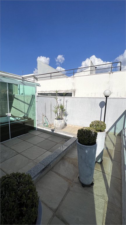 Casa à venda com 3 quartos, sendo 2 suítes, no condomínio Mirante do Horto, São Paulo - SP