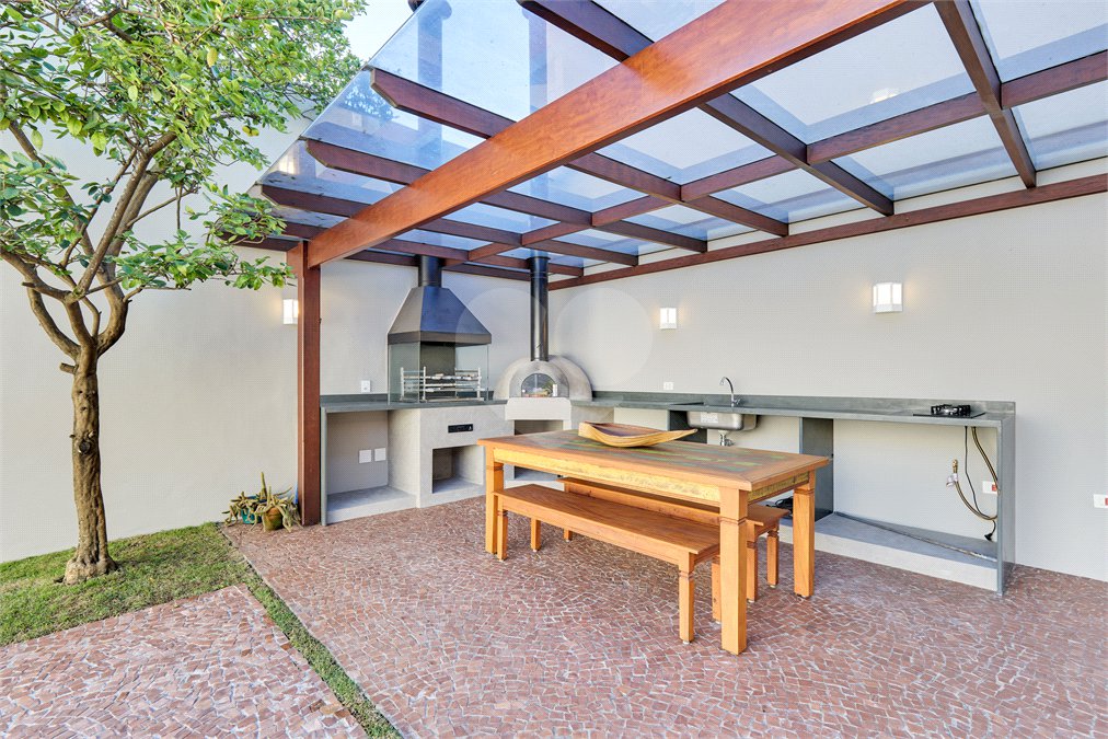Casa à venda com 4 quartos, sendo 3 suítes, em Granja Julieta, São Paulo, SP
