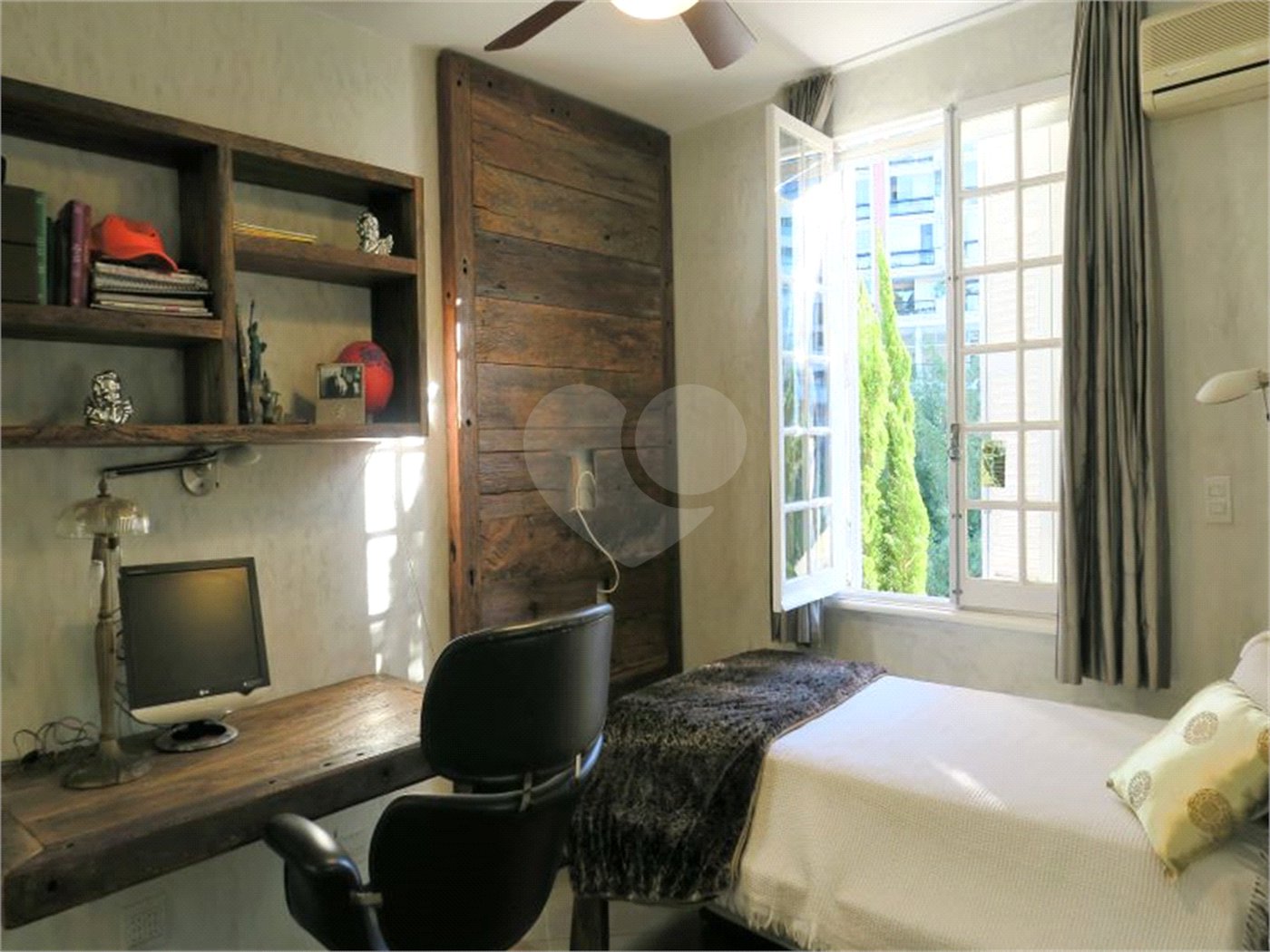 Casa em condomínio à venda com 4 quartos, sendo 3 suítes, em Jardim Vitória Régia, São Paulo, SP