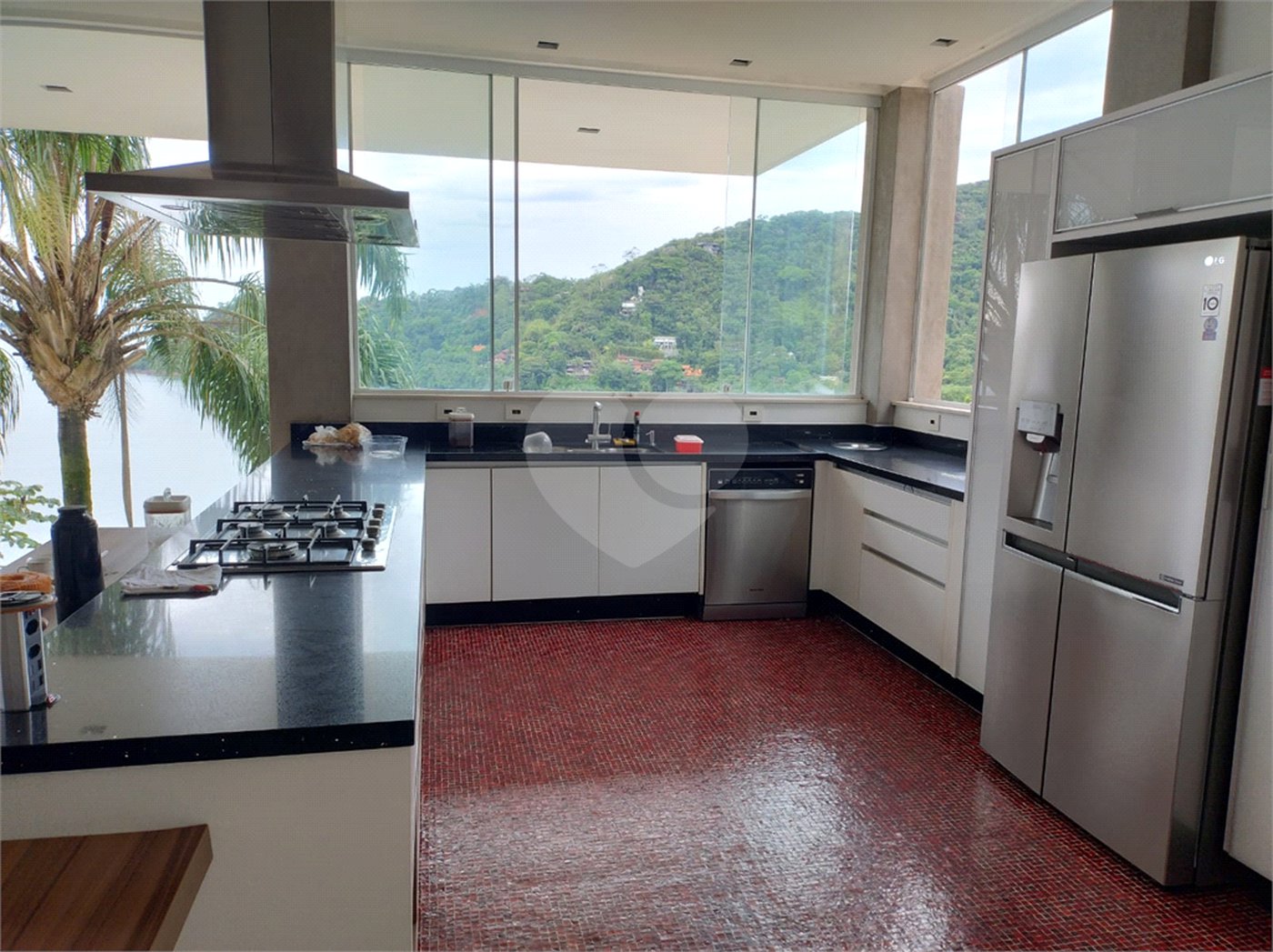 Casa à venda com 4 suítes em Praia Vermelha, Ubatuba, SP