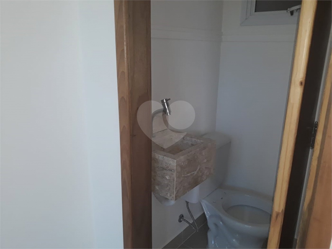 Casa à venda ou para alugar com 3 quartos, sendo 1 suíte, no condomínio martinha, São Paulo - SP