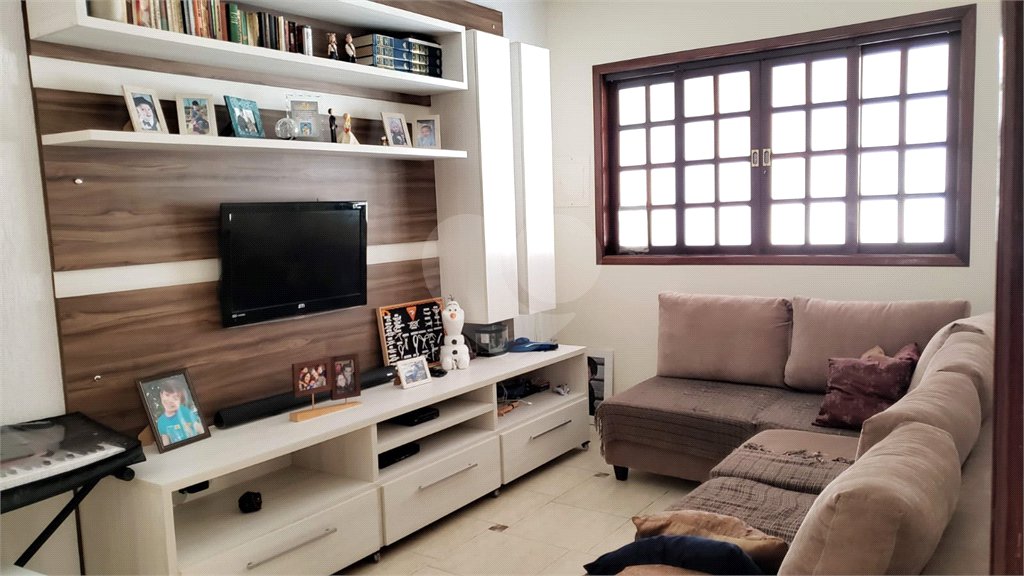 Sobrado à venda com 3 quartos, sendo 1 suíte, em Jardim Sul, São José dos Campos, SP