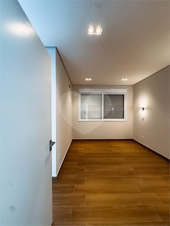 Casa à venda com 4 suítes no condomínio Villa dos Pinheiros, Indaiatuba - SP