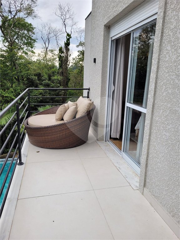 Casa à venda com 3 suítes no condomínio Parque Petrópolis 4 Secção, Mairiporã - SP