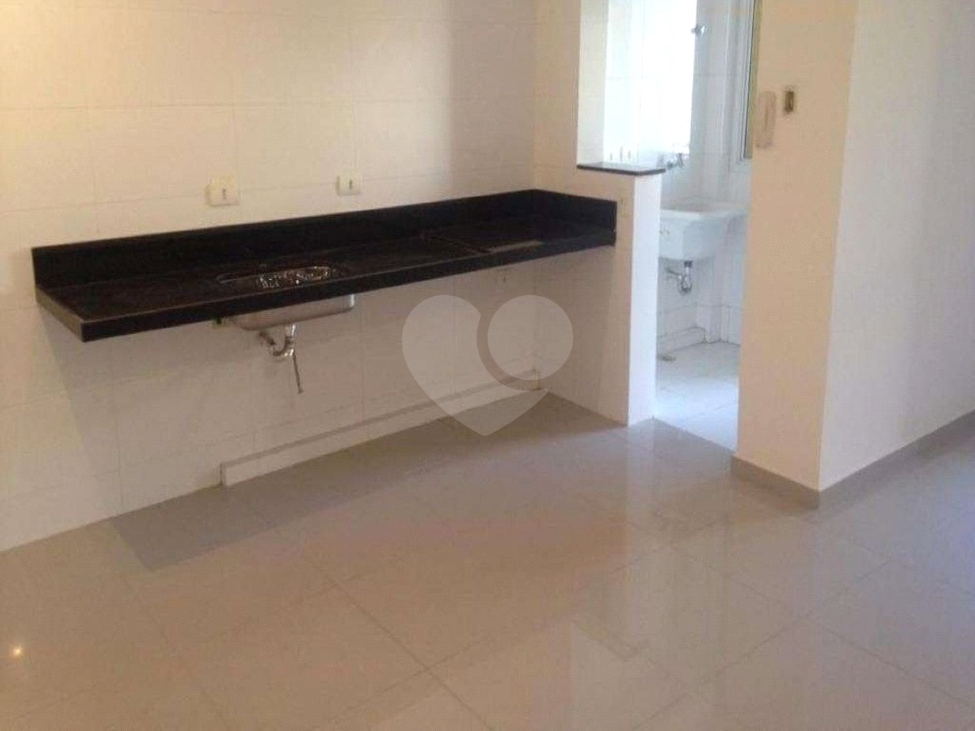 Casa à venda com 2 quartos, sendo 1 suíte, no condomínio Residencial Vegas, São Paulo - SP