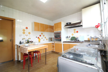 Casa à venda com 4 suítes em Jardim Leonor, São Paulo, SP