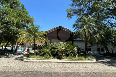 Sobrado à venda com 3 quartos, sendo 1 suíte, no condomínio Villagio da Granja, Cotia - SP