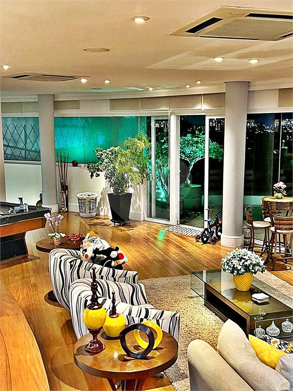 Casa à venda com 4 suítes no condomínio Residencial Jd. Ibiratiba, São Paulo - SP