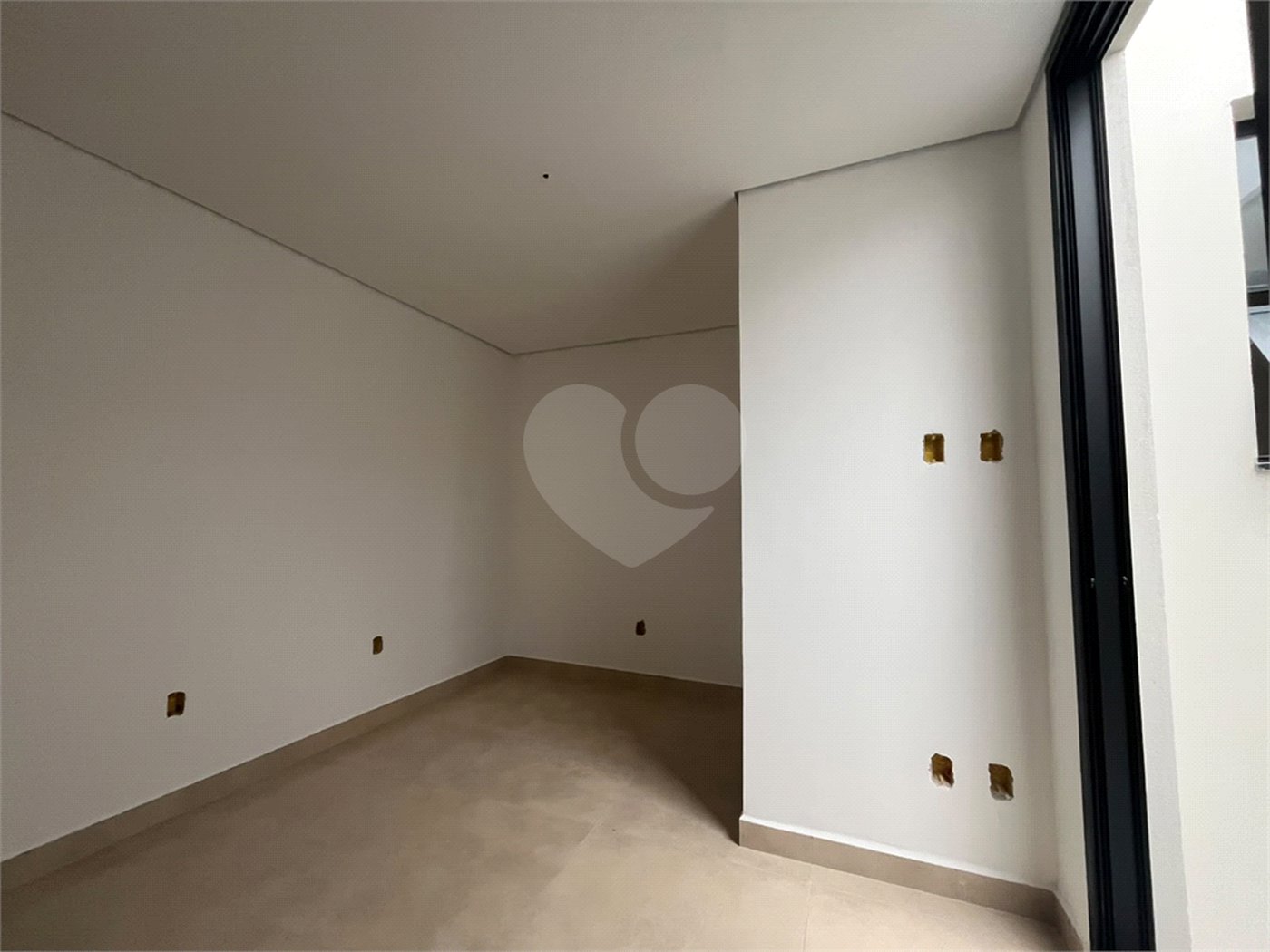 Casa de Vila à venda com 3 quartos, sendo 1 suíte,  em Vila São Caetano, Sorocaba, SP