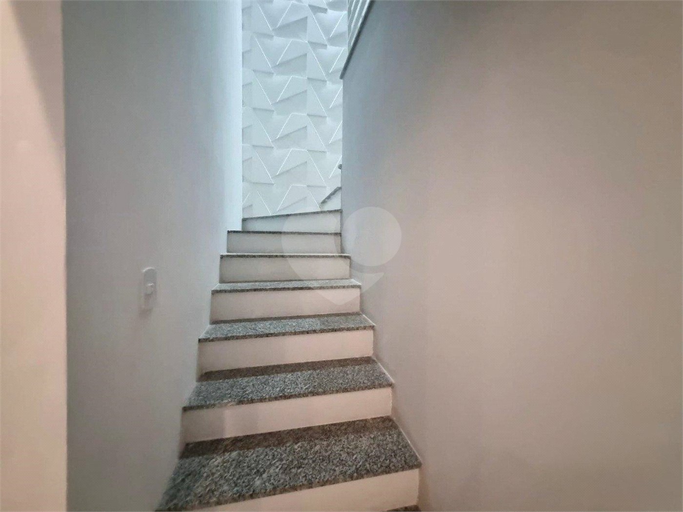 Casa à venda com 2 quartos no condomínio Karolyne, Votorantim - SP