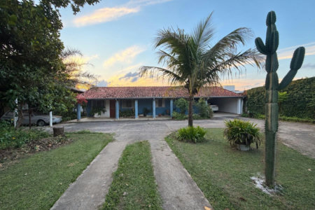 Casa Térrea à venda com 9 quartos, sendo 2 suítes, no condomínio Seranila, Monte Mor - SP