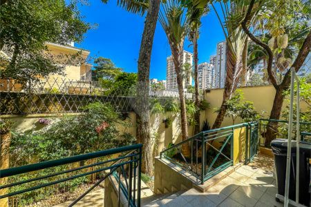Casa à venda com 5 quartos, sendo 4 suítes, no condomínio Bounganville, São Paulo - SP
